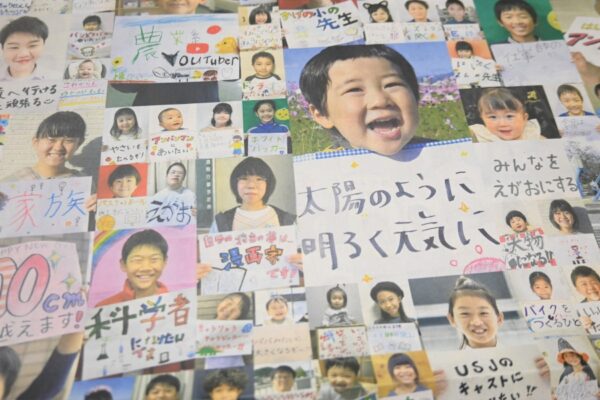 【2024年】高知新聞のお正月紙面恒例「輝け！高知の笑顔」は1月1日と3～7日に掲載します