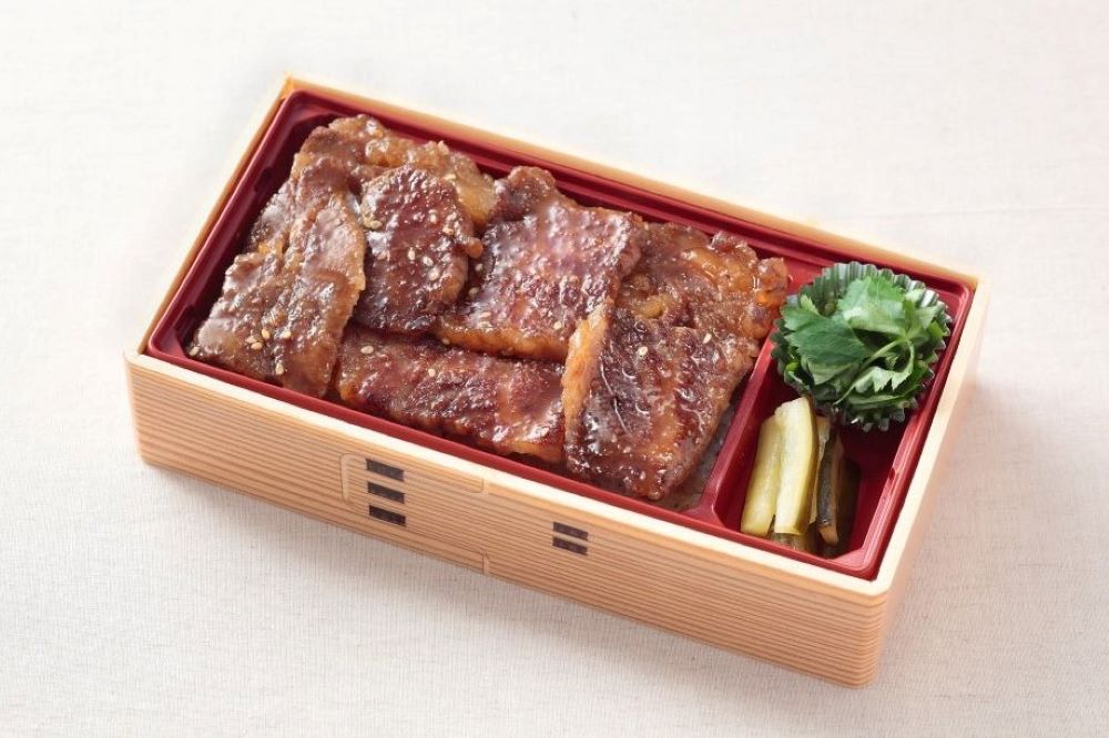 【肉料理かやま】特選神戸牛焼肉重（1 折 1800 円）