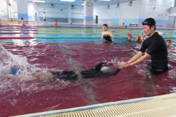 高知市で「春休み小学生短期水泳教室」（高知市東部総合運動場）｜水泳の楽しさ、面白さを見つけよう！泳ぎの苦手な小学1、2年生が対象です
