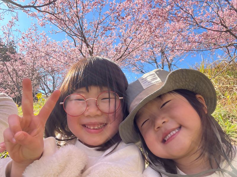 須崎の雪割桜を家族で初めて見に行ってキレイ〜と大喜びのふたりでした！