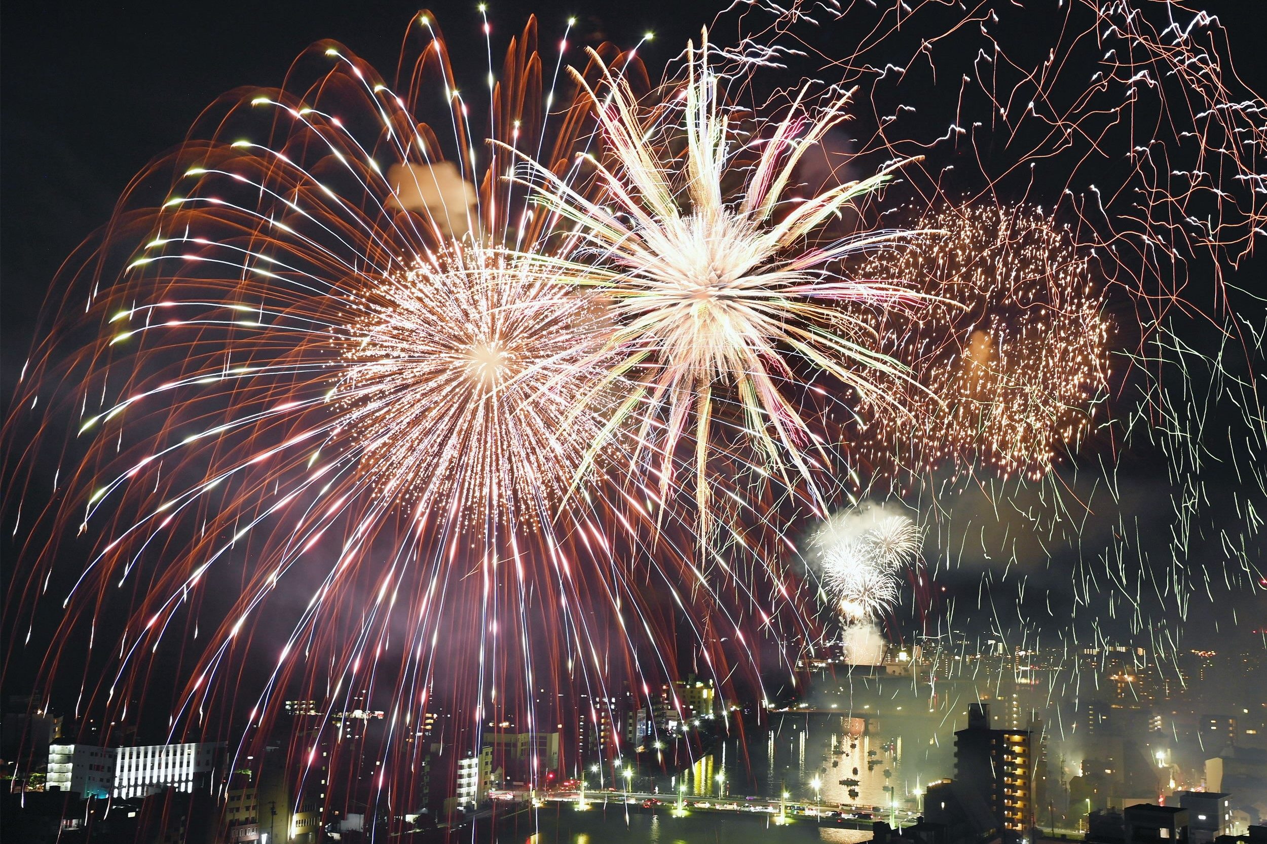 2024年】高知県内の花火大会まとめ｜高知県内の主な花火大会の日時、場所、駐車場の情報をご紹介 | ココハレ - 高知の子育て応援ウェブメディア