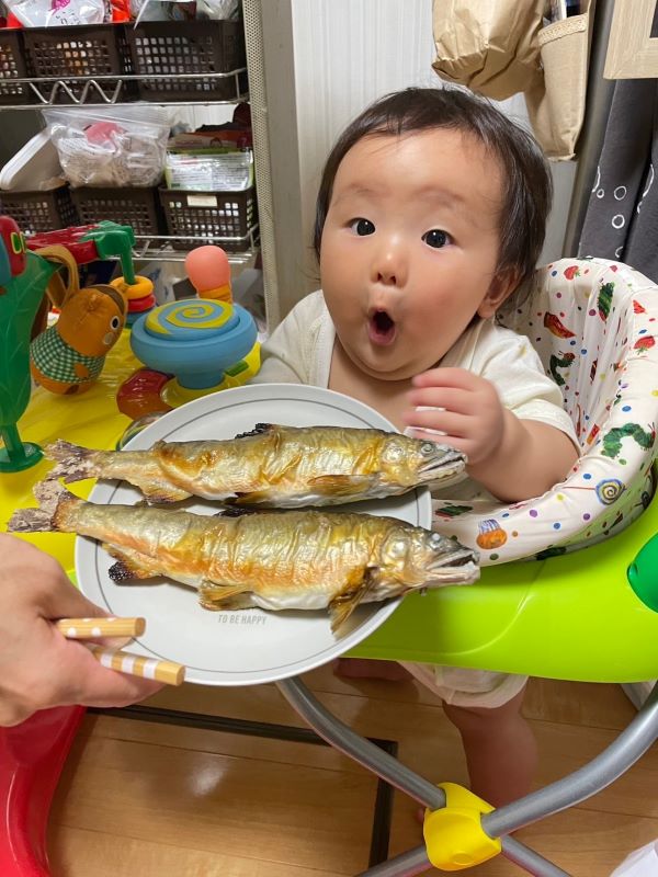 【はじめてのお魚】初めてのお魚にこの表情です