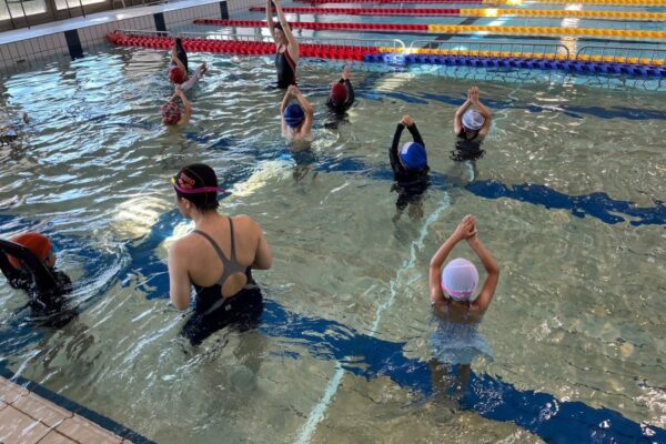 高知市で「夏休み小学生水泳教室」（高知市総合体育館）｜水泳が苦手な小学1、2年生が対象です