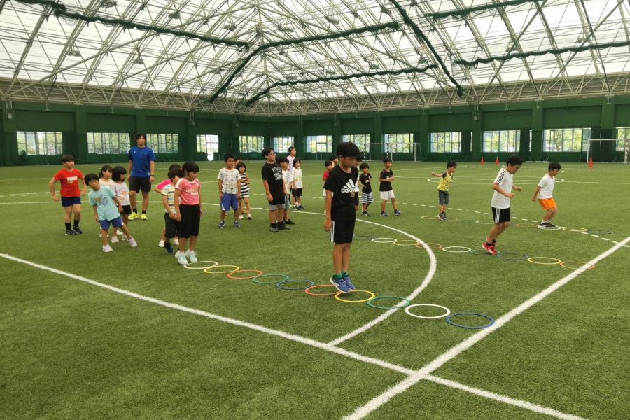高知市で「夏休み小学生スポーツ教室」（高知市東部総合運動場）｜ドッチビーやリズムジャンプで楽しみながら体を動かします