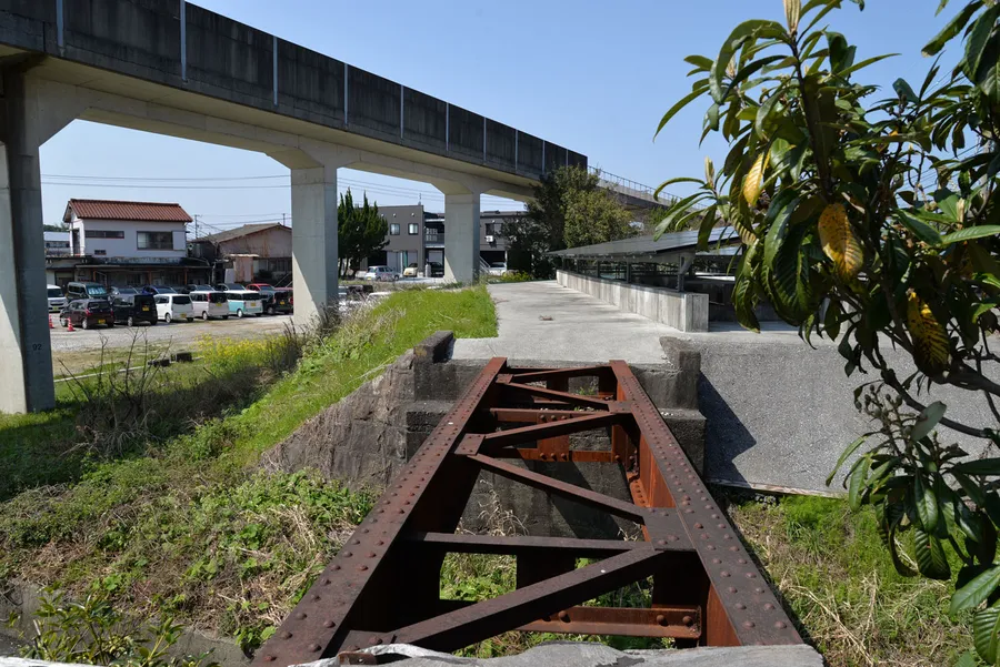 物部川の第１三島橋梁跡（南国市立田、提供写真）