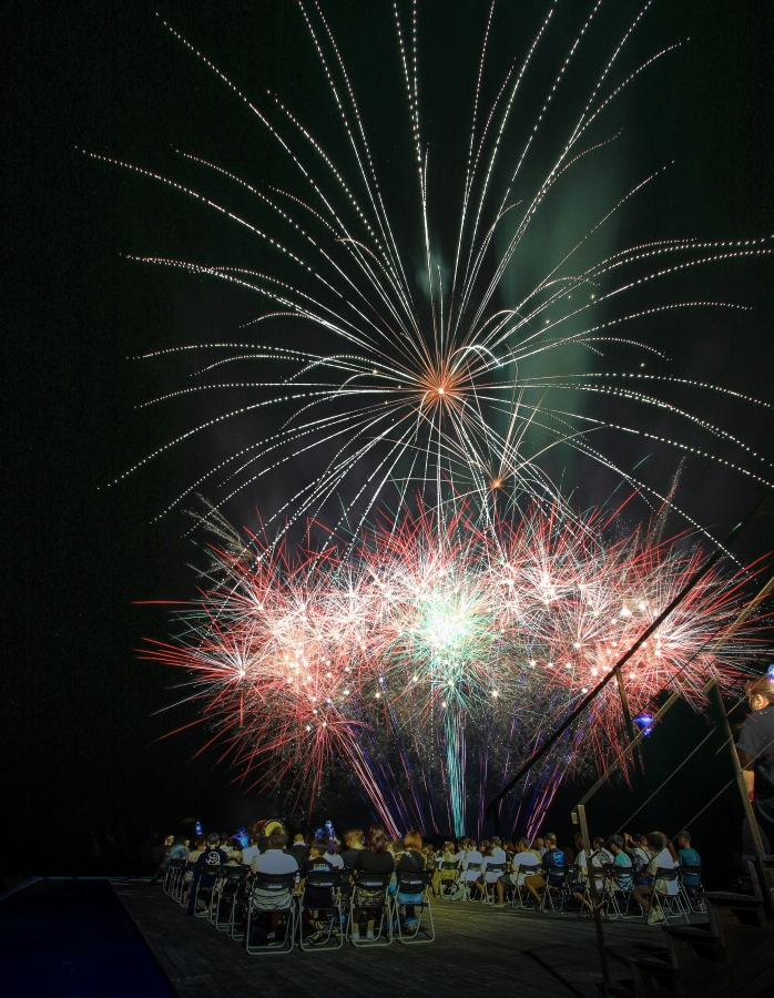 昨年の「ざまなフェス」の花火。間近から打ち上げられました（提供写真）