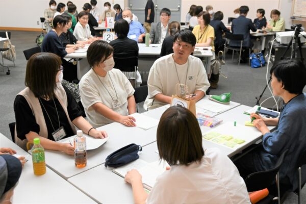 【つむサポ講座】高知市で「プチポワ 親子 DE ダンスあそび」（高知市東部健康福祉センター）｜講師は田村千賀さん。親子でよさこい、ダンスを楽しみます〈PR〉