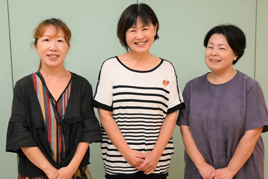 「さくらんぼ」に参加した（左から）杉原さん、谷さん、西森さん。3人とも双子ママです