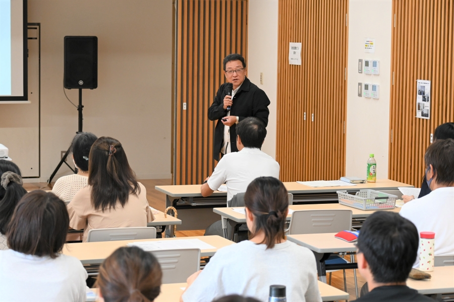 はまゆう教育相談所の横田隆所長。子育てや不登校の相談に応じています