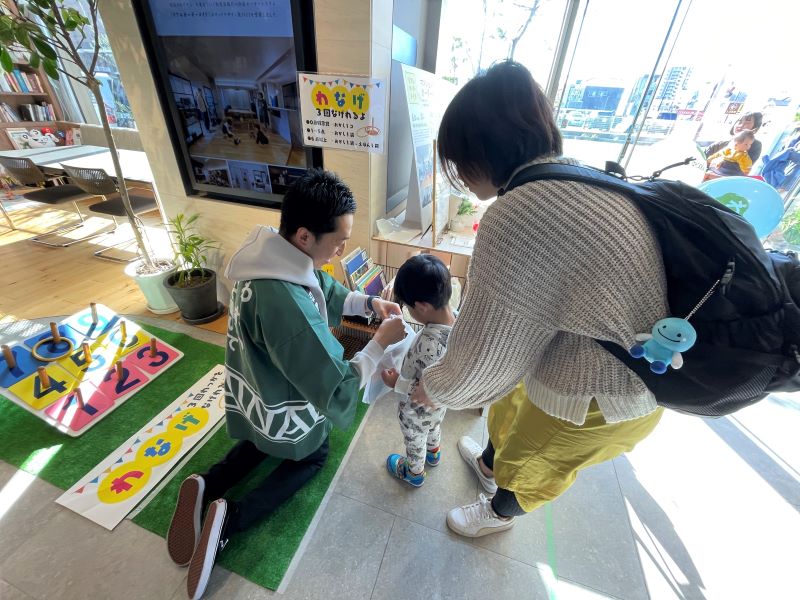 小さなお子さんは家族と一緒に遊べます（提供写真）