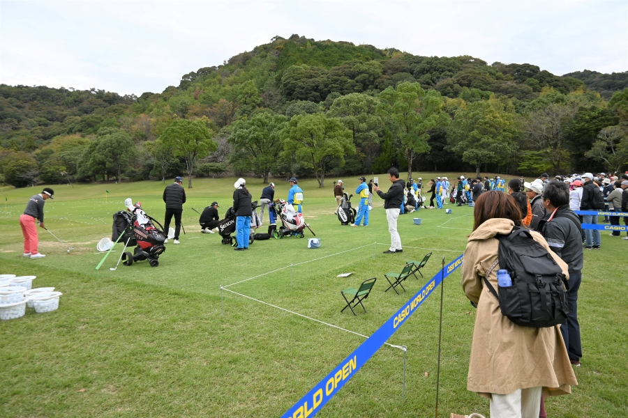 ドライビングレンジで見学