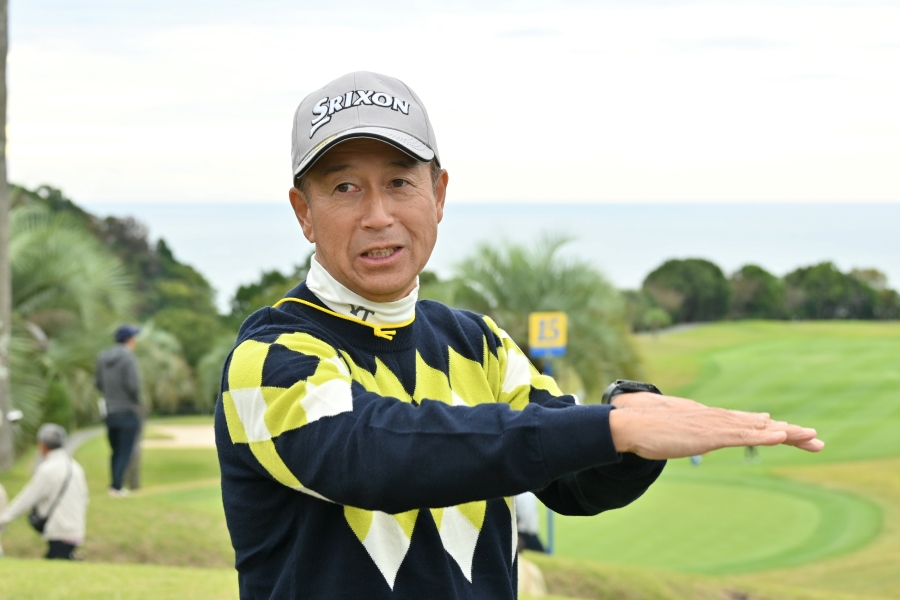 杉本英樹プロ。ジュニアゴルフチーム「高知カツオ」の監督です