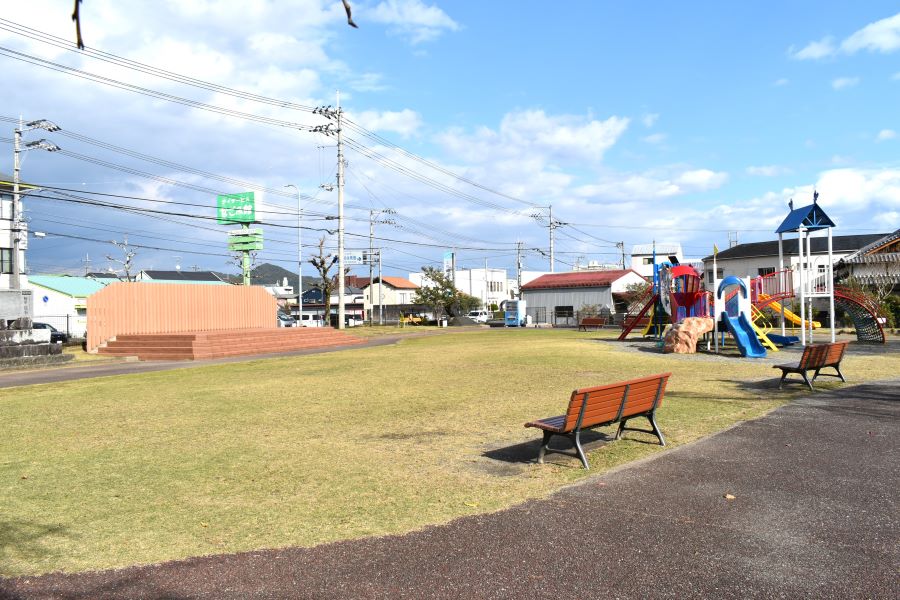 公園で一番広い芝生広場