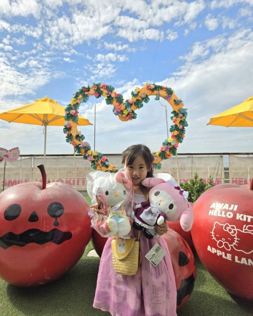 大好きなラプンツェルの服で_ハロウィンイベント中のHELLO KITTY SMILEに行きました♪