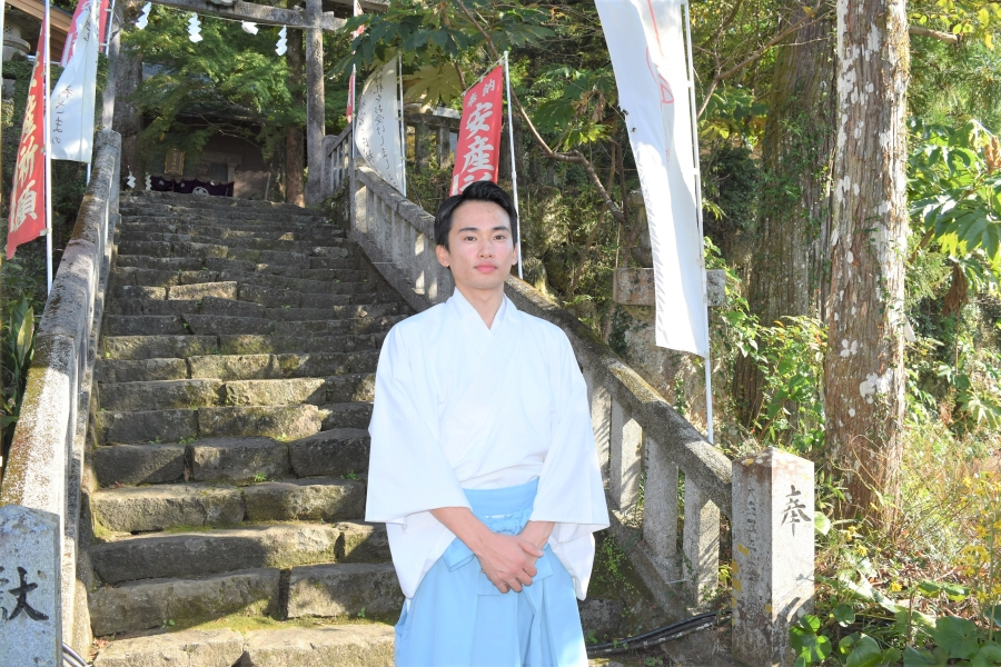 「安産祈願」の朝峯神社が子育て支援を始めます｜マタニティヨガ、パパママ教室…新しい社務所で交流イベントを計画中