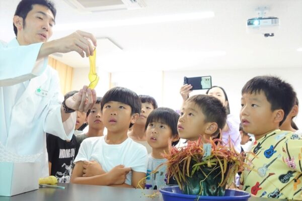 【2025年2月】高知県立牧野植物園で「キッズラボプログラム」｜薬用植物でハンドクリームを作ろう！コチョウランの観察も！