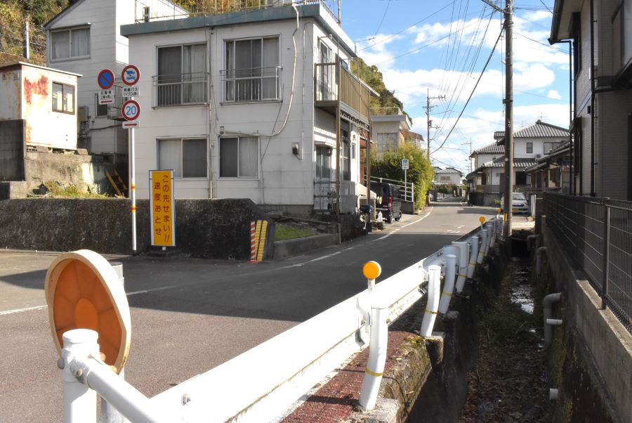 対向車に注意してください