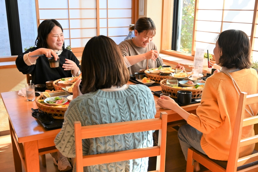 ランチは4人でゆっくり味わいました