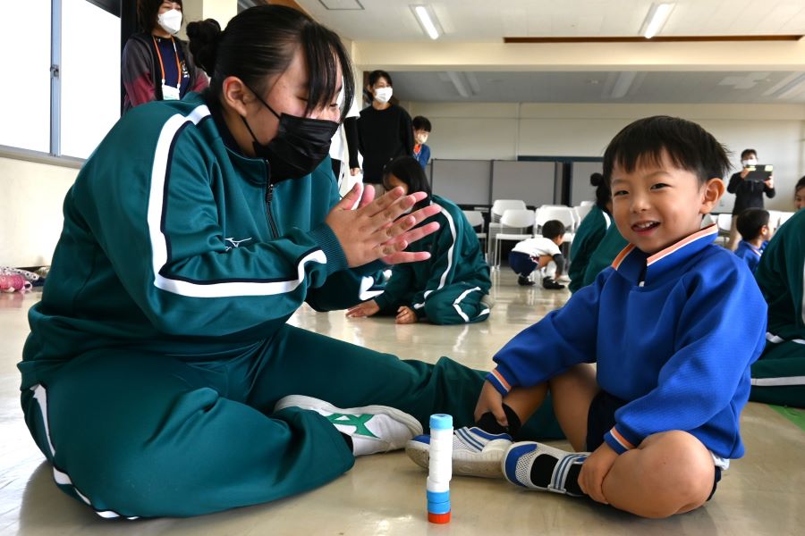 くるくる回る、まねっこする…子どものテンションわしづかみ。夢中になる遊びには4つのコツがあった！｜「みやもっち体育」で運動遊びをやってみよう