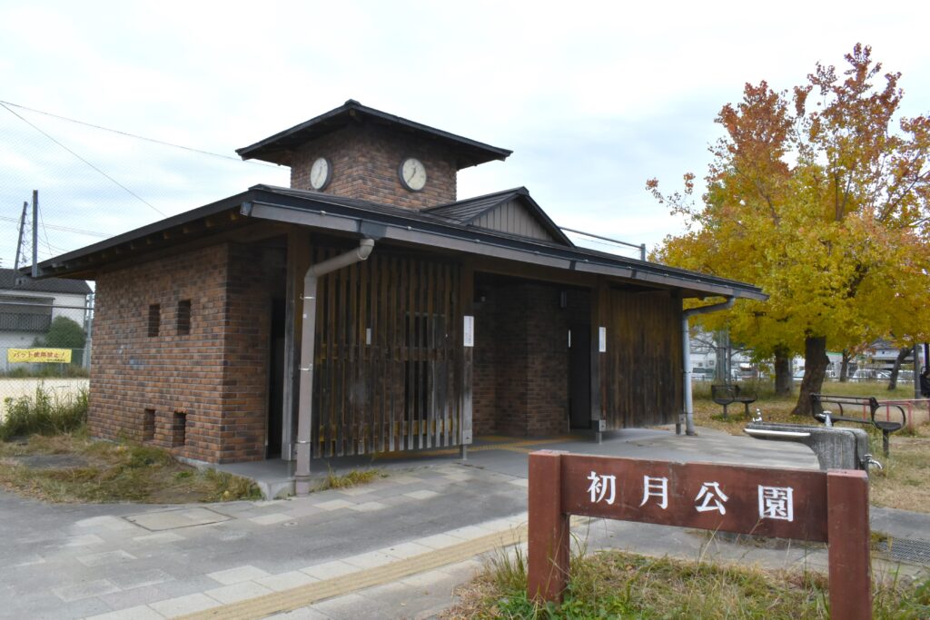 真ん中が多目的トイレです