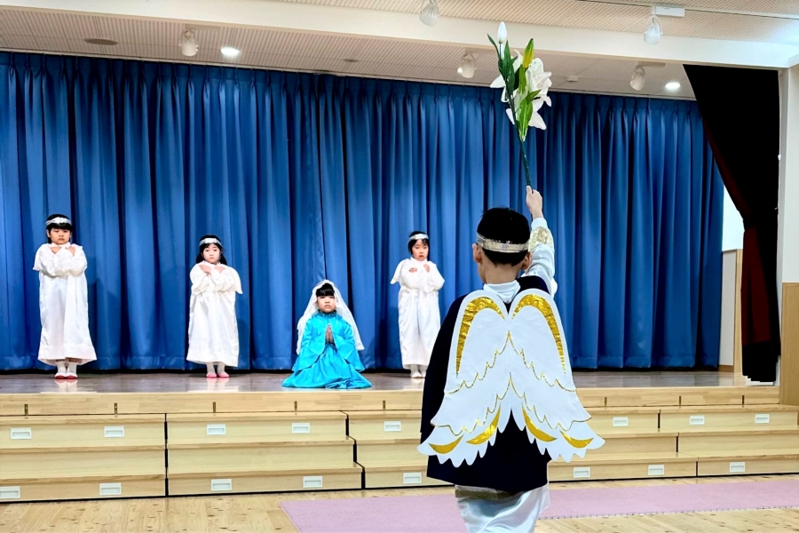 高知市で「クリスマスお祝いのつどい」（高知聖園マリア園）｜0～2歳児が劇を披露。「イエス様のお誕生」をお祝いします〈PR〉