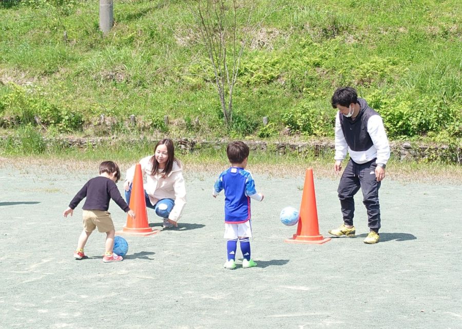 高知市で「ふれあいサッカー体験DAY」（土佐山運動広場）｜親子で一緒に体を動かそう！参加無料です