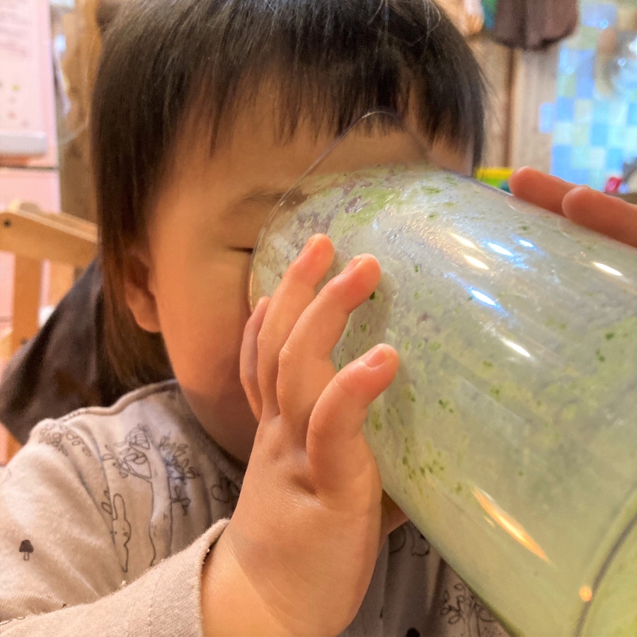 ケールのスムージーをがぶ飲み