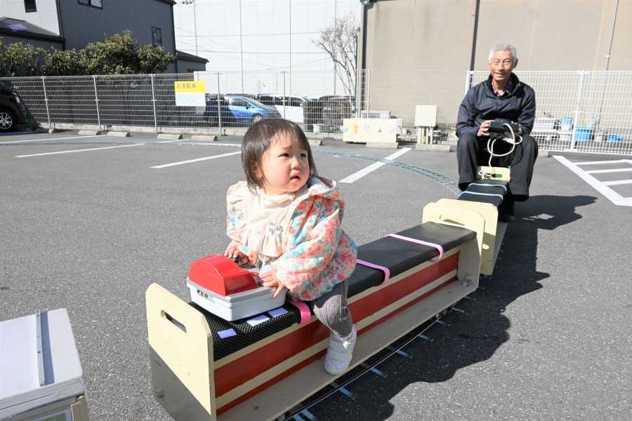 1歳児さんが乗るとこんな感じ