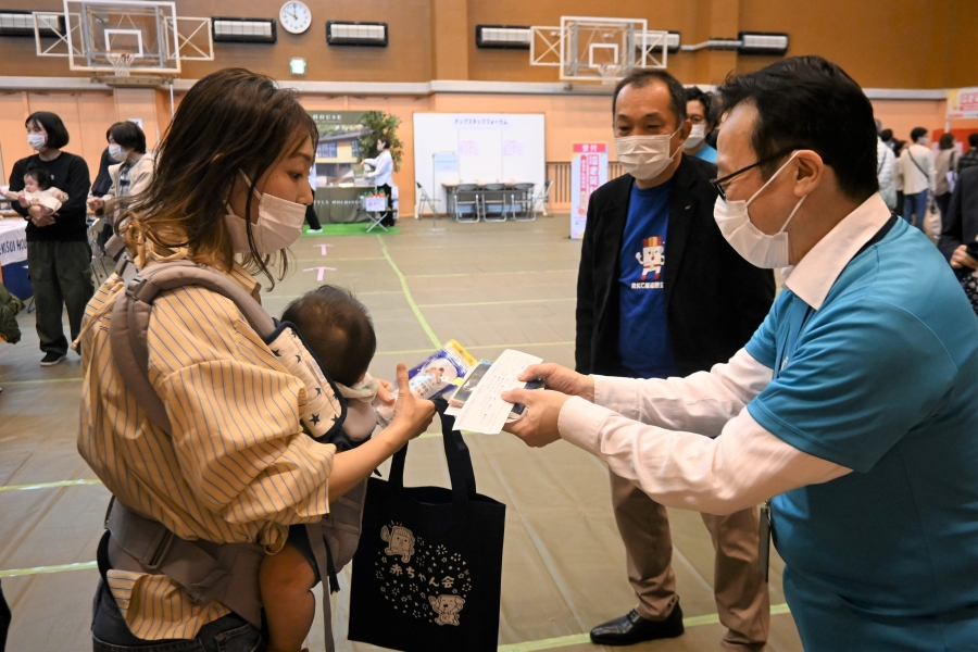 健康診査票は下の部分を切り取って手渡されます。身長、体重、頭囲が記載されていますので、記念にどうぞ!