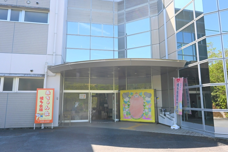 「記念新聞撮影会」の会場。入り口には柴田ケイコさんのフォトスポットが設置されました
