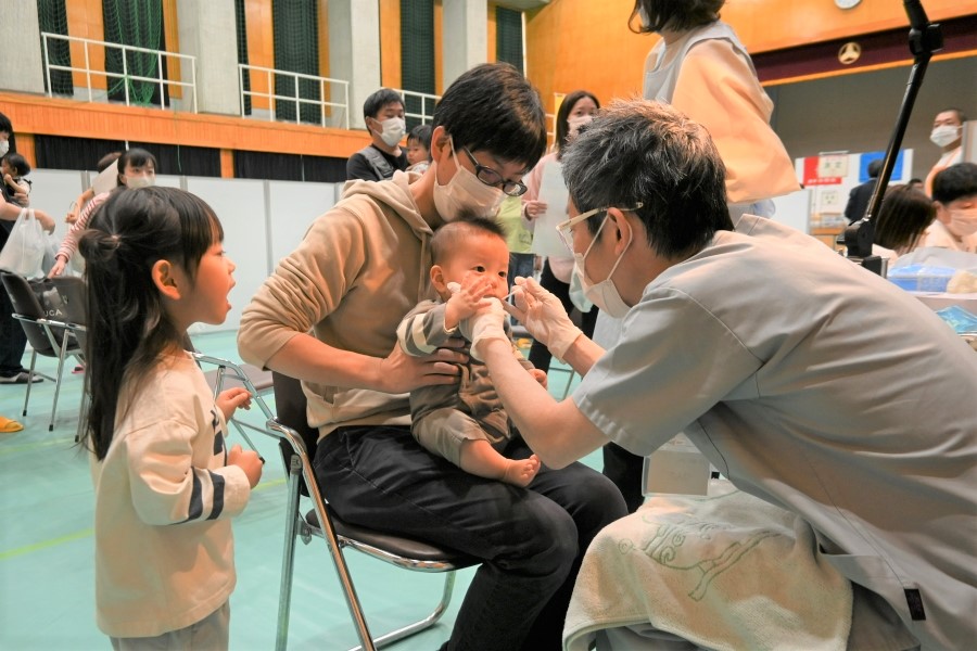 こちらはお姉ちゃんが一緒に「あーん!」