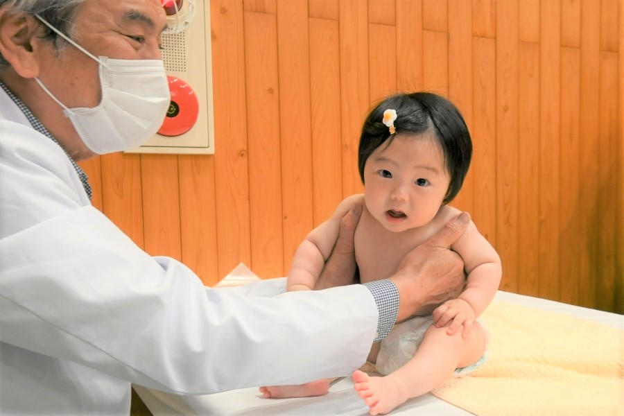 お座りも頑張っています!