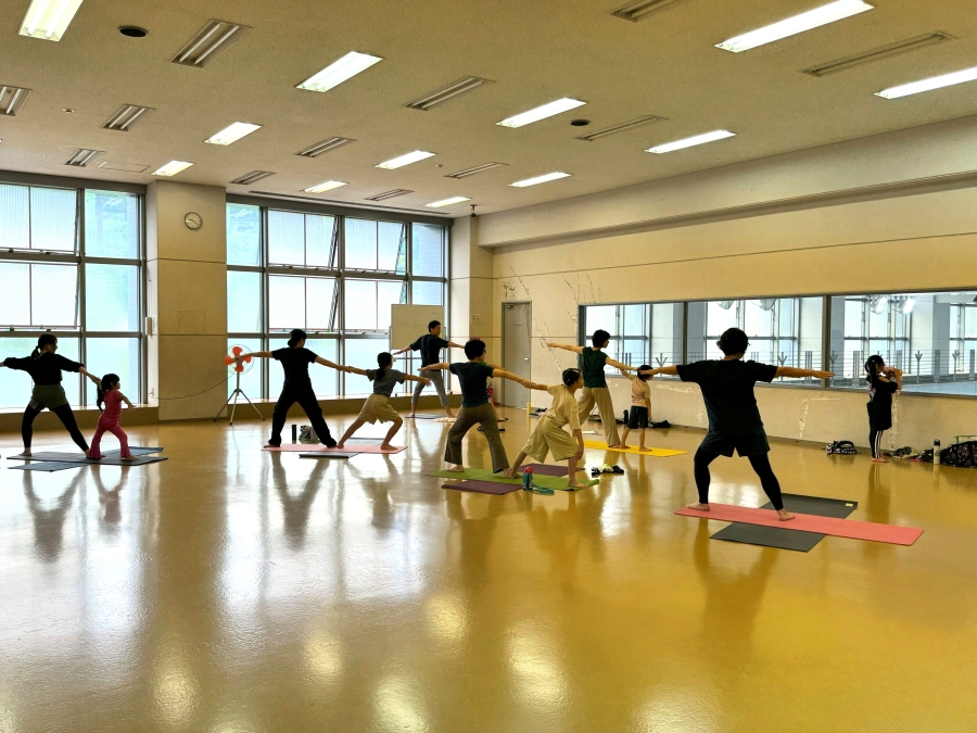 【2025年】高知市で「国際ヨガDAY 親子で一緒にヨガ体験」(高知市総合体育館)|親子で一緒にヨガ体験しませんか?