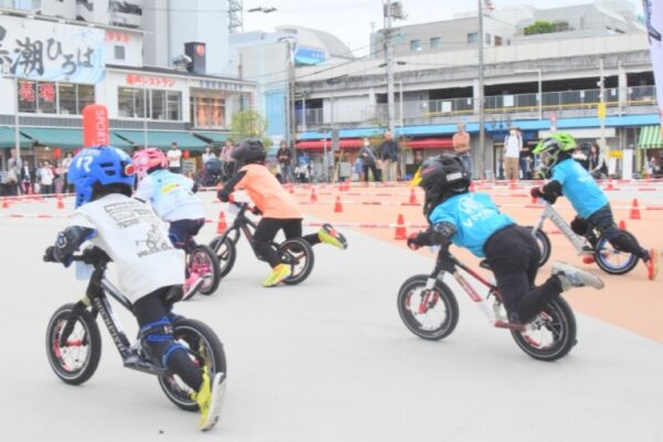 高知市で「第2戦 MAXライダー2025 in 高知＆無料体験」（おまち多目的広場）｜足でキックしながら進むキックバイクに乗ってみませんか？
