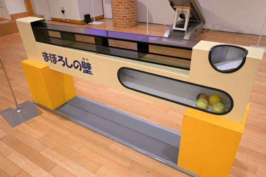 筒の中に壁がありますが…
