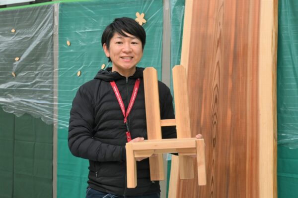 【ココハレインタビュー】溝渕木材工業・溝渕大記さん｜子どもたちに木に親しんでもらいたい！「どうぞのいす」を作るワークショップを進めています
