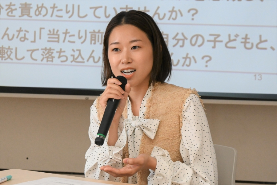 谷江さんは「息子は4歳になったのにテーブルに登ったり、『ママ抱っこして』と言ったり。日々のイライラは挙げだしたらキリがないですね」