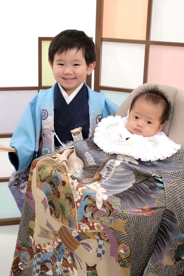 【はじめての記念写真】お兄ちゃんは嬉しそうで弟は泣かずに撮れました