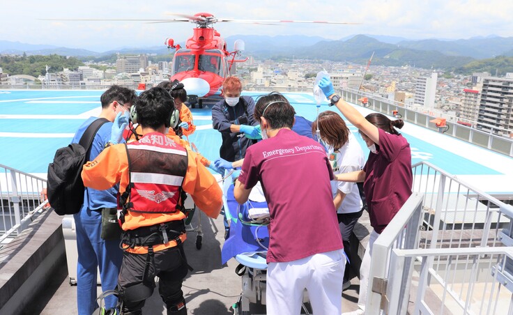 本館屋上にはヘリポート。高度急性期医療を担っています（提供写真）