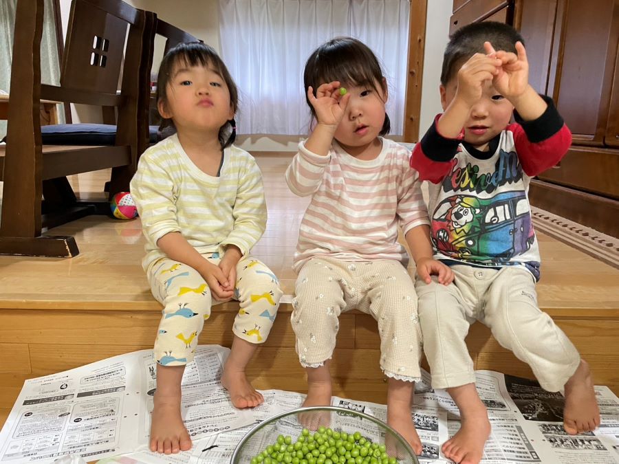 【はじめてのえんどう豆ムキ】一緒に楽しく、豆をムキムキ!豆ご飯にしました
