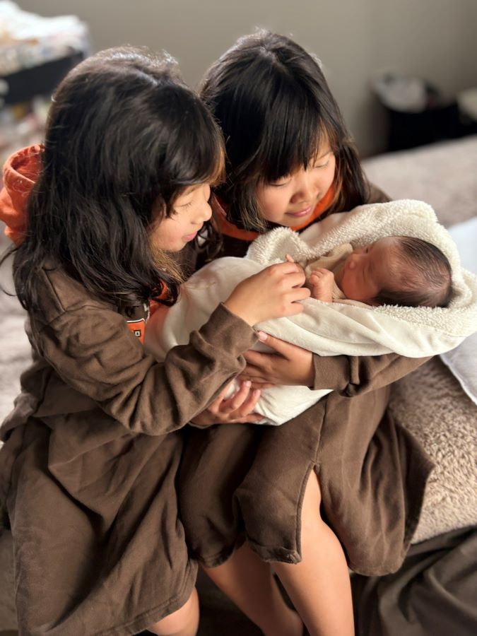 【はじめてお姉ちゃんに会えた日】はじめてのお家にお姉ちゃんたち!これからよろしくね!