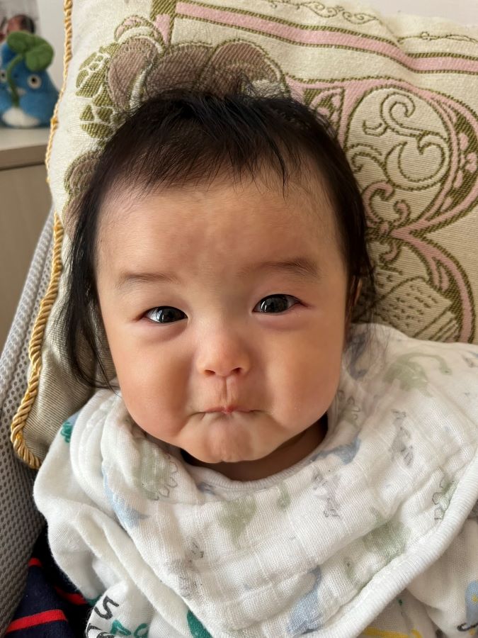 【はじめてのすっぱい】初めてキャロットアップルジュースをあげた時のお顔です