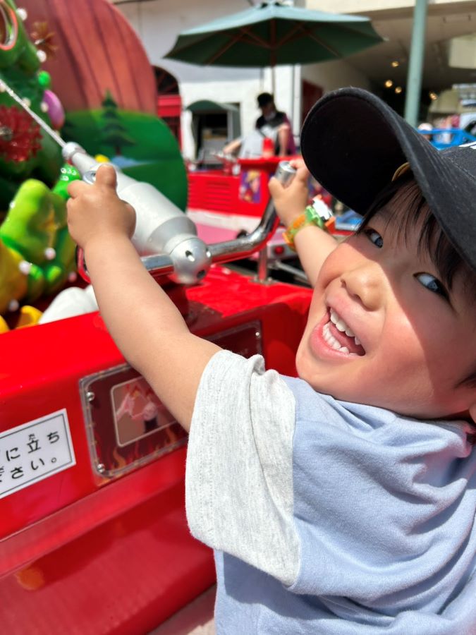【はじめての遊園地】はじめて遊園地で乗り物に乗り、ほんとうに楽しそうでした