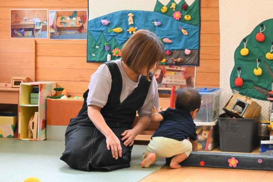 安心すると、お母さんから離れて…