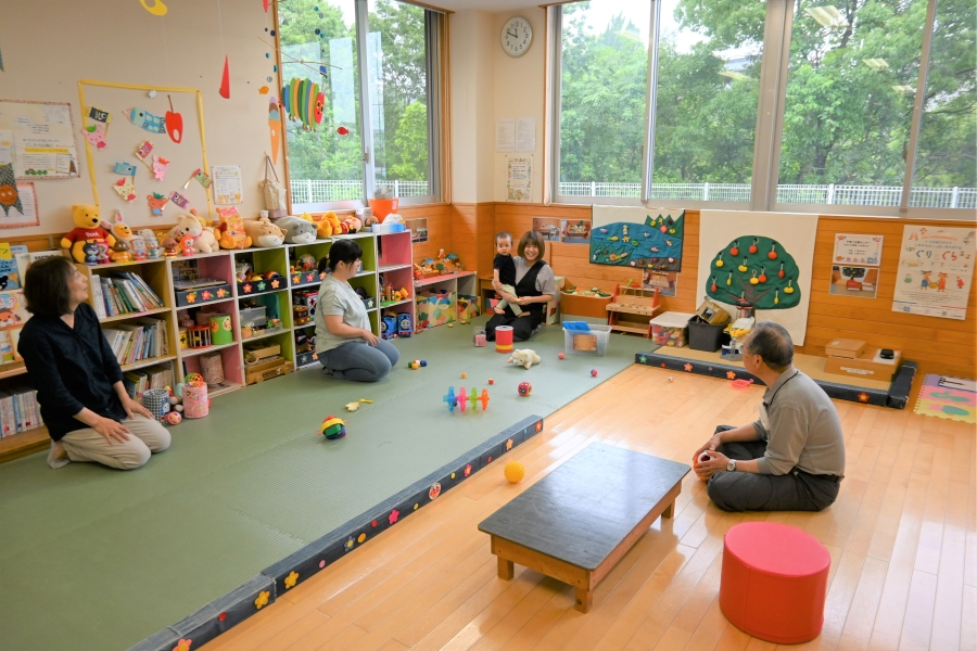 子育て支援センターでの子育て講座はほのぼのとした雰囲気