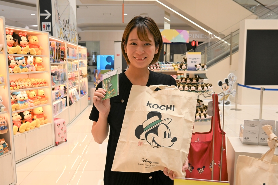トートバッグとキーチェーンが販売されています(© Disney © Disney/Pixar © & ™ Lucasfilm Ltd. © 2025 MARVEL)