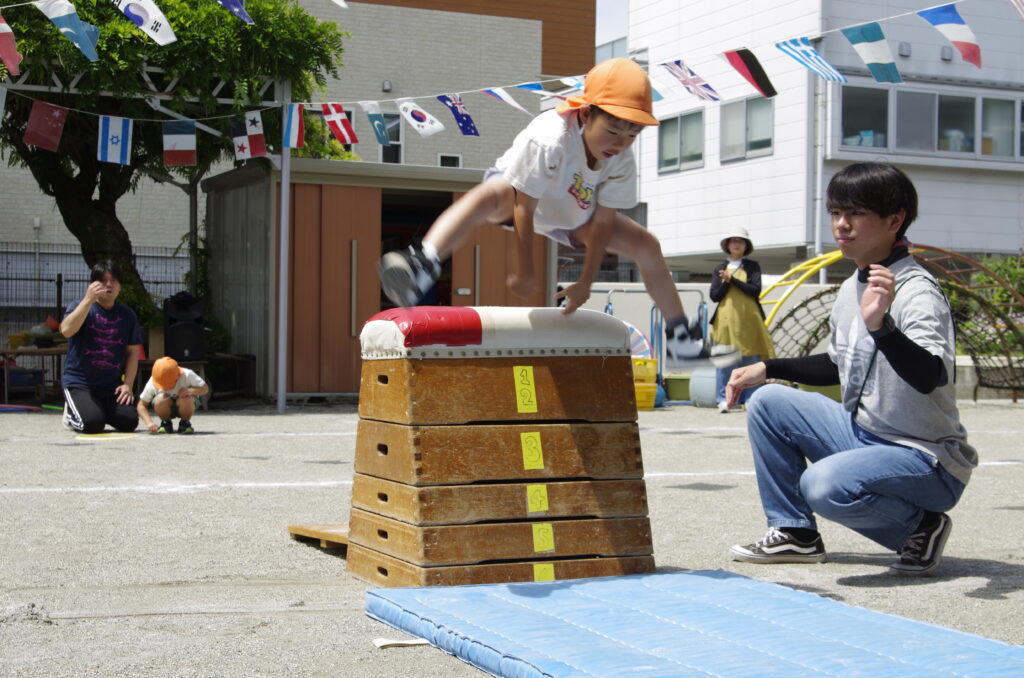 遊びを通して体を動かし、運動会を楽しんでいます