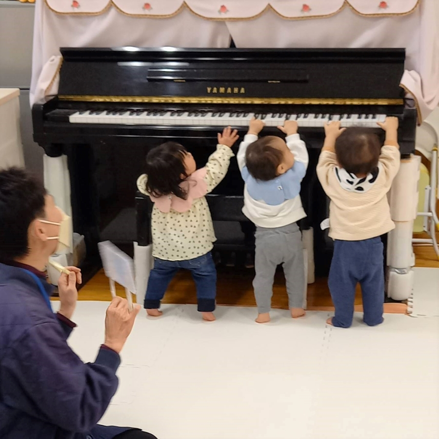 集まりの時間ではピアノが人気です（写真と本文は関係ありません）