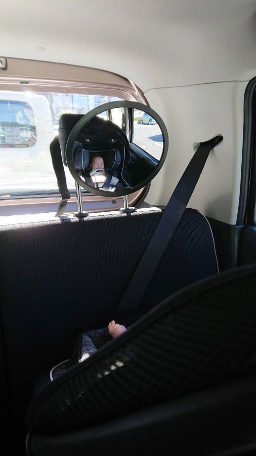 【はじめてのチャイルドシート】健診のため、初めて車に乗せた時の写真です
