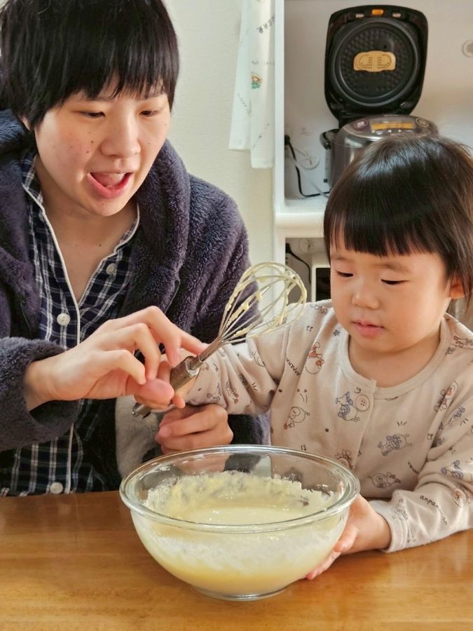 【はじめての料理】上手にまぜられて、自分で作ったホットケーキは美味しかったね